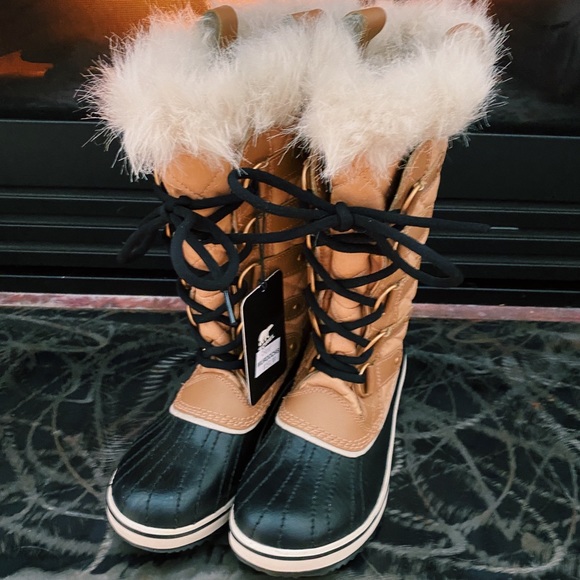 Brand new Sorels - Picture 2 of 5